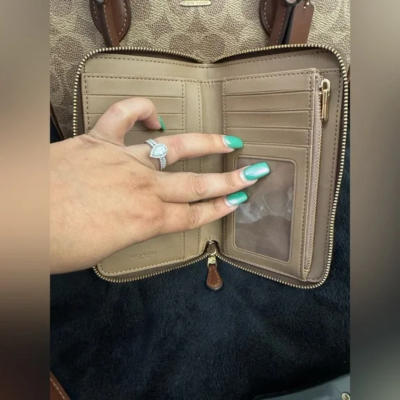 Coach Brown Signature Women's Bag Set - Picture 11 of 11